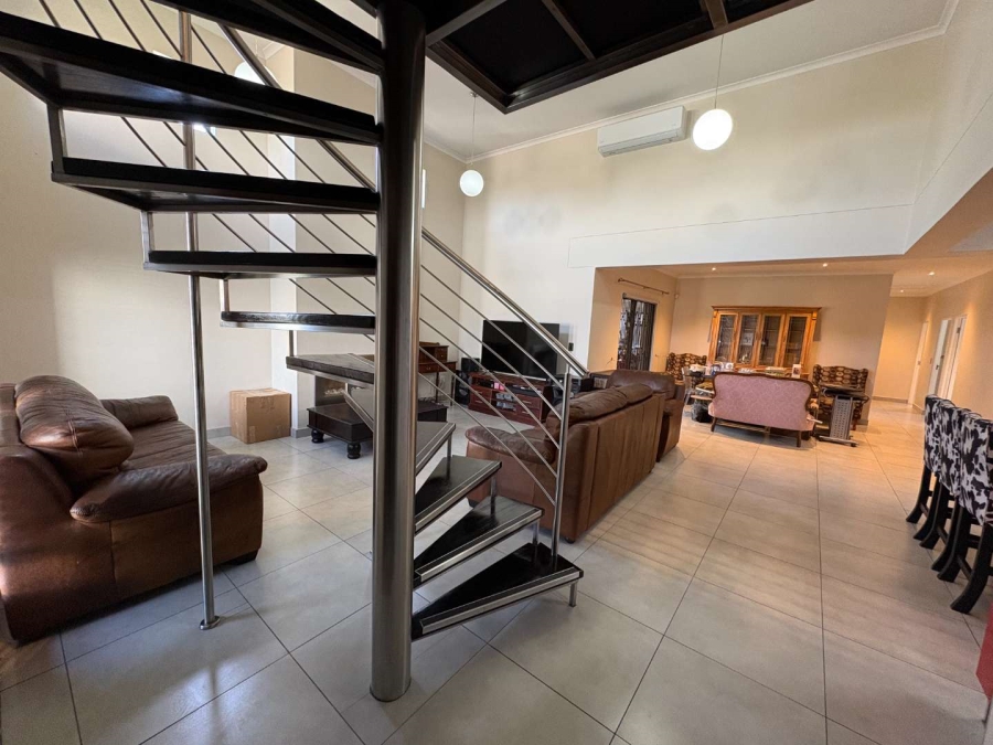 5 Bedroom Property for Sale in Sunningdale Western Cape